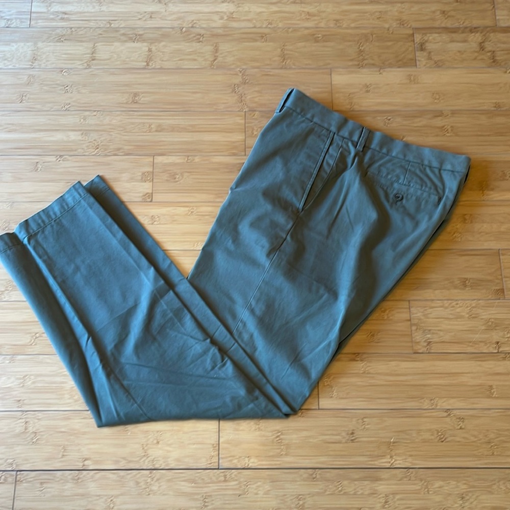 NWOT Banana Republic Chino Pants Men EMERSON CHINOS 36x34 Olive Green Flat front